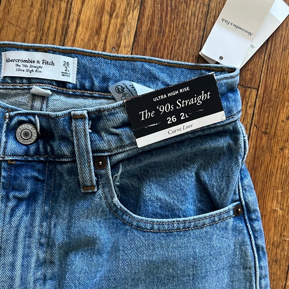Abercrombie Fitch The 90s straight ultra high-rise Jeans. - Picture 3 of 9